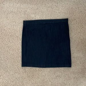 Tommy Hilifiger Dark Denim Skirt, size 18. Side zipper. Excellent Condition